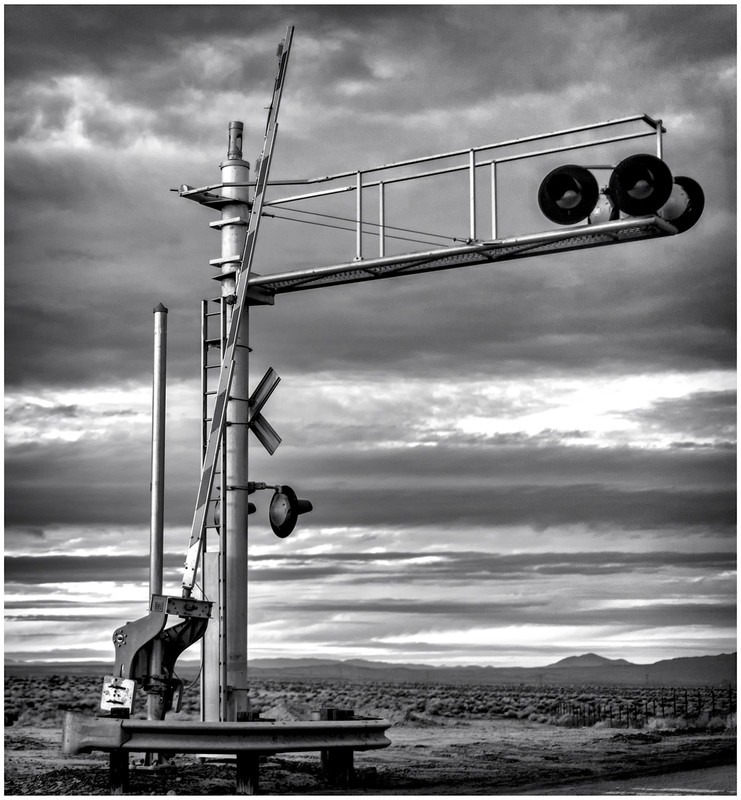 Crossing 2 by Arturo Castillo | Scenic Railroad Photo