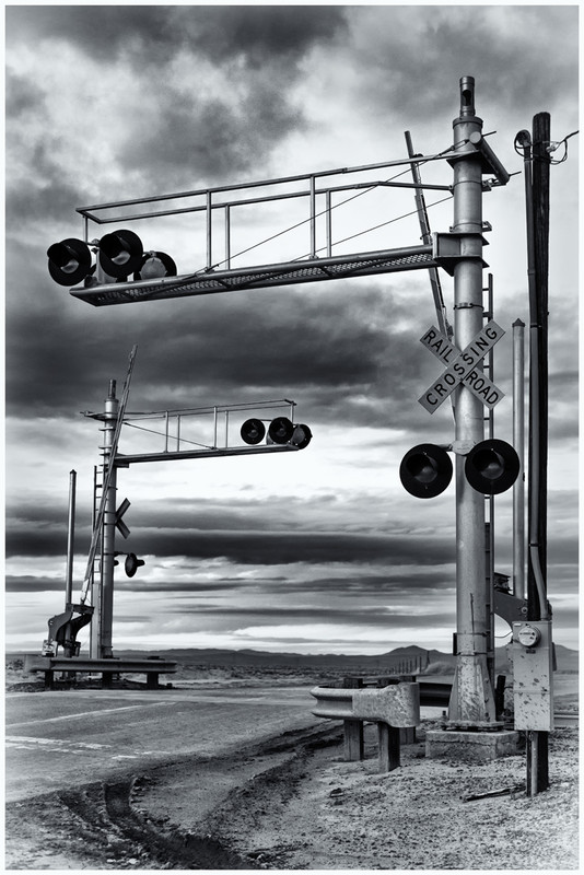 Crossing 10 by Arturo Castillo | Scenic Railroad Photo