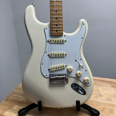 在庫人気ZZ-386 Fender Stratocaster フェンダー ストラトキャスター MADEINJAPAN T056786 フェンダー