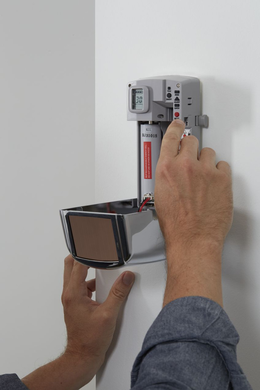 Rubbermaid Microburst 3000 LumeCel Dispenser - Chrome