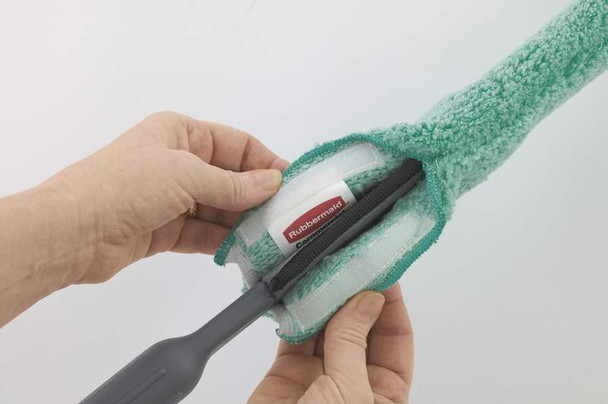 Rubbermaid HYGEN Quick-Connect Flexi-Wand with Microfibre Dusting Sleeve - Green