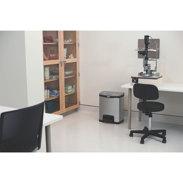 Rubbermaid Slim Jim Front Step Pedal Bin - 30 Ltr - Stainless Steel