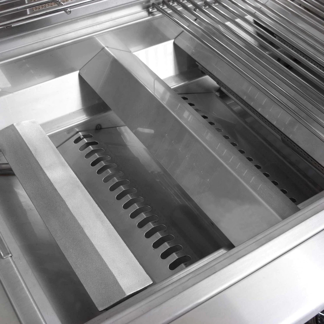 Lion L75000 - 32-Inch 4-Burner Built-In Grill - Natural Gas - 75623