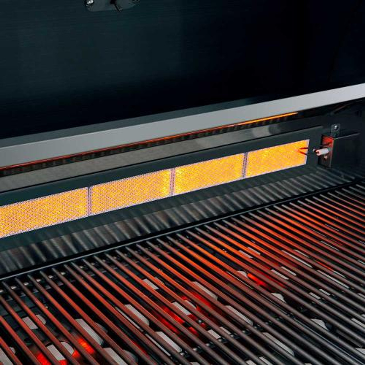 Summerset Sizzler PRO - 32-Inch 4-Burner Built-In Grill - Natural Gas - SIZPRO32-NG