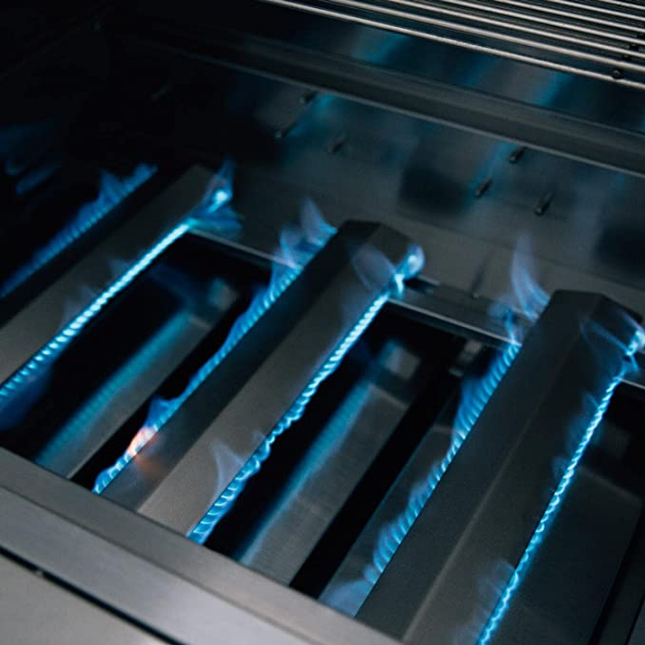 Summerset Sizzler PRO - 32-Inch 4-Burner Built-In Grill - Liquid Propane Gas - SIZPRO32-LP