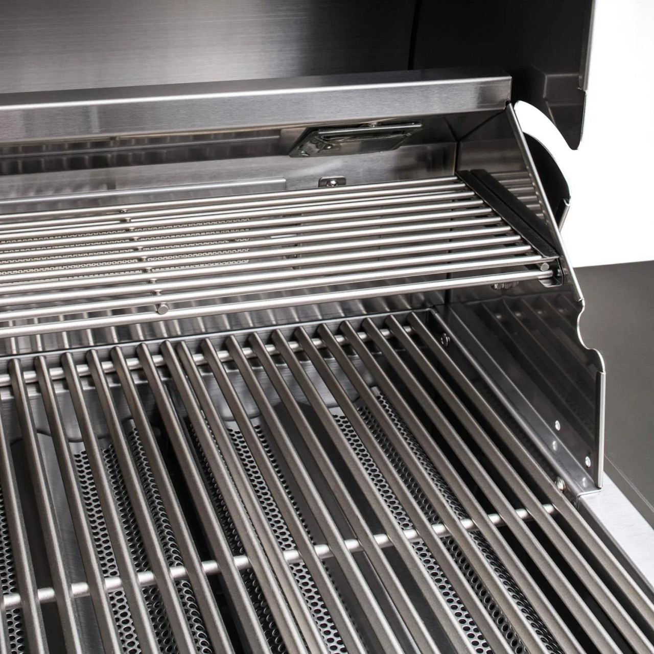 Blaze Premium LTE - 32-Inch 4-Burner Built-In Grill - Natural Gas with Rear Infrared Burner & Grill Lights - BLZ-4LTE2-NG