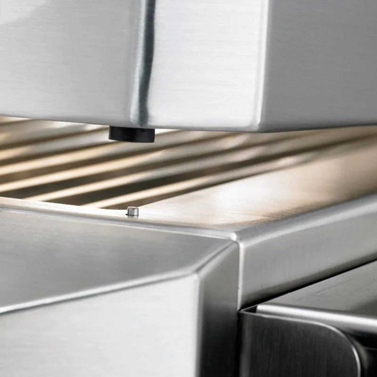 Twin Eagles TEBQ30RS-CN Natural Gas with Cover and Double Side Burner - PCKG1-TEBQ30RS-CN