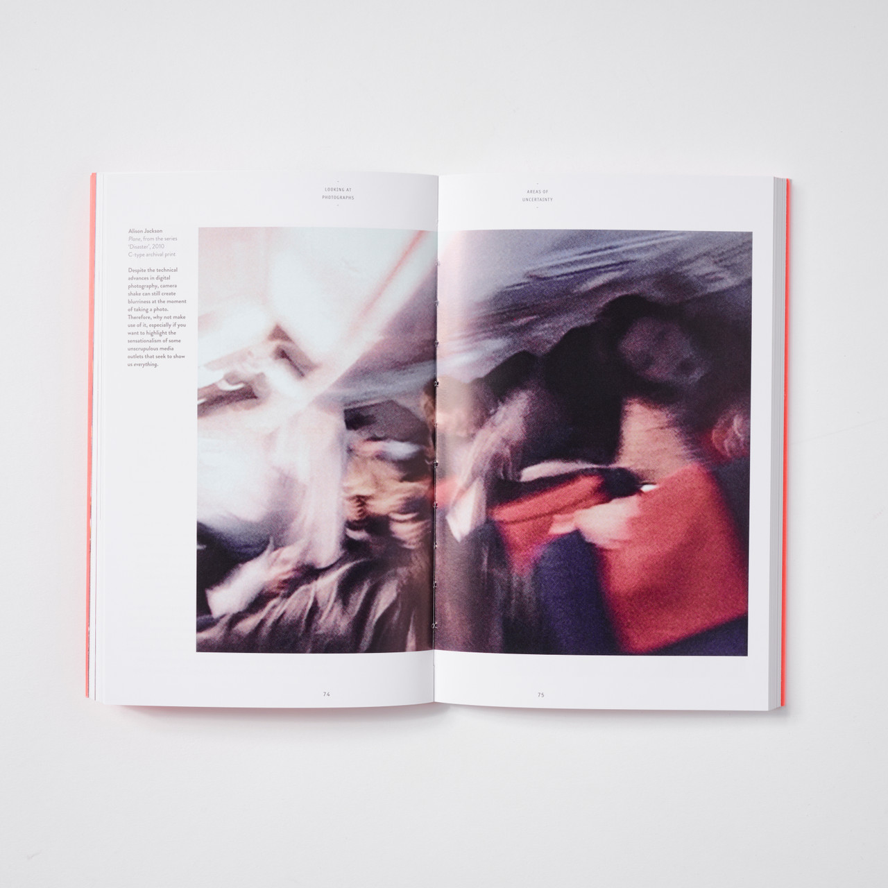 写真とは何か 写真集「What is a Photograph?」Prestel 本 写真とは何か 写真集「What is a Photograph?」Prestel