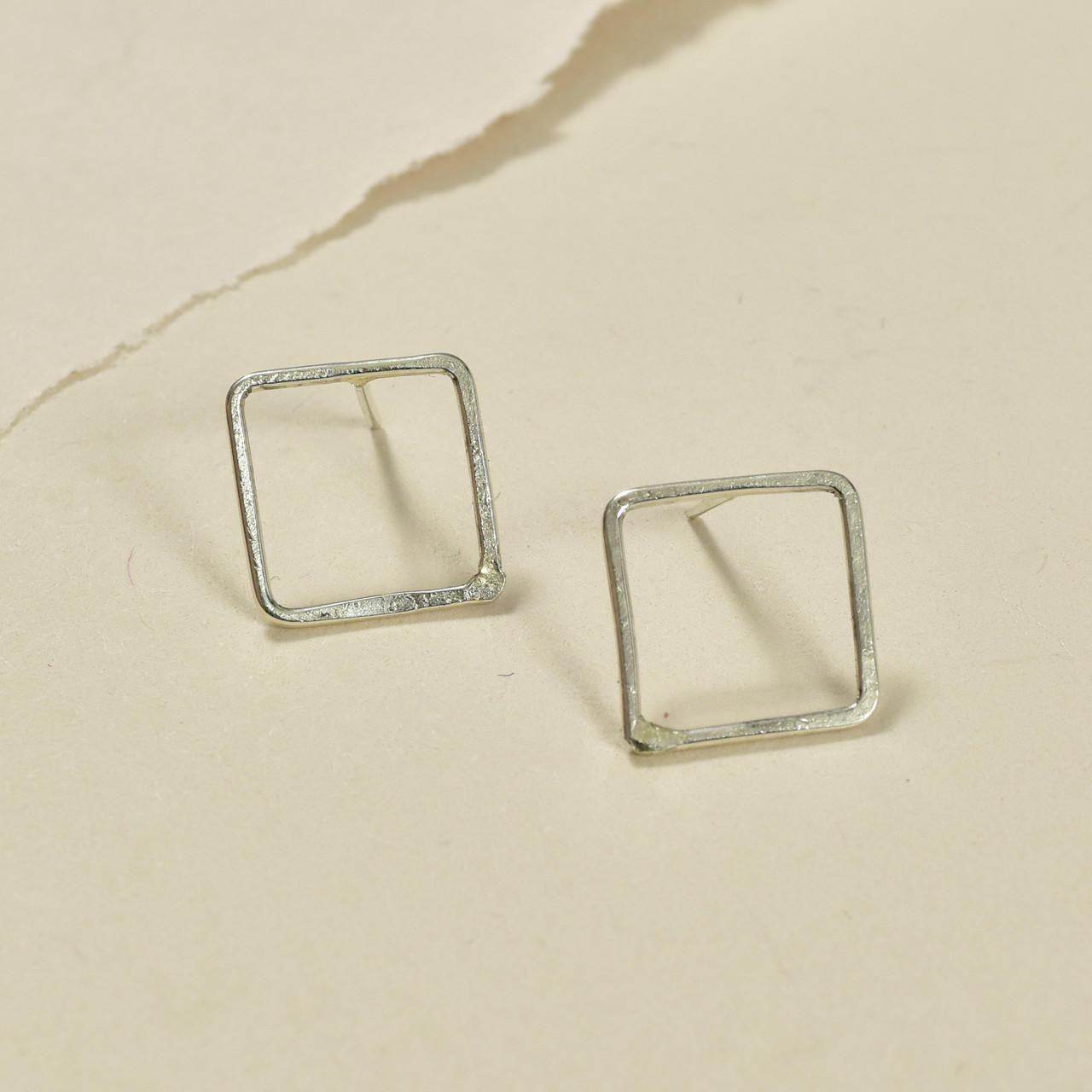Rounded Square Earrings – CHESI
