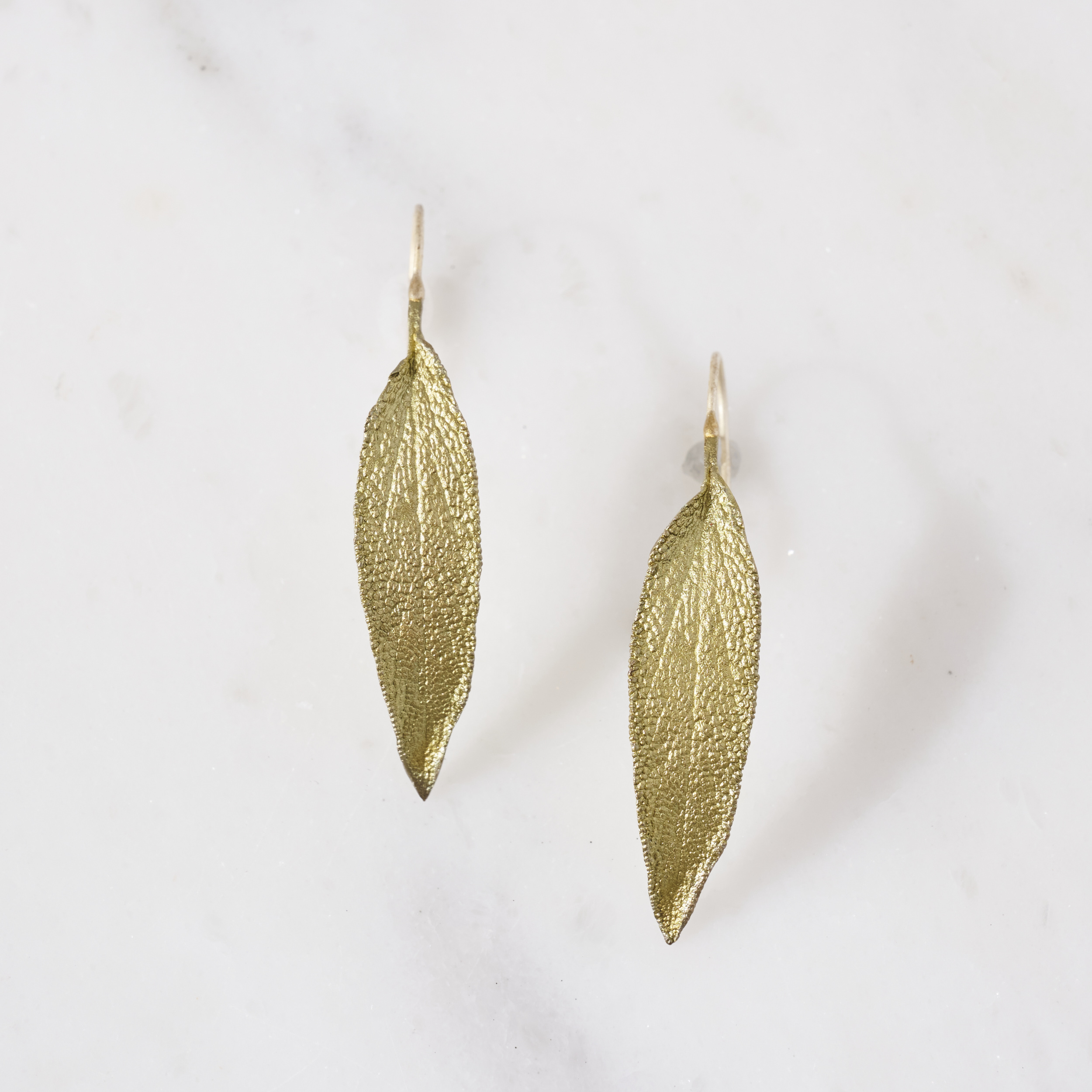 アクセサリー mame Botanical Leaf Asymmetry Earring Sage Leaf Dangle Earrings - Philadelphia Museum Of Art Store