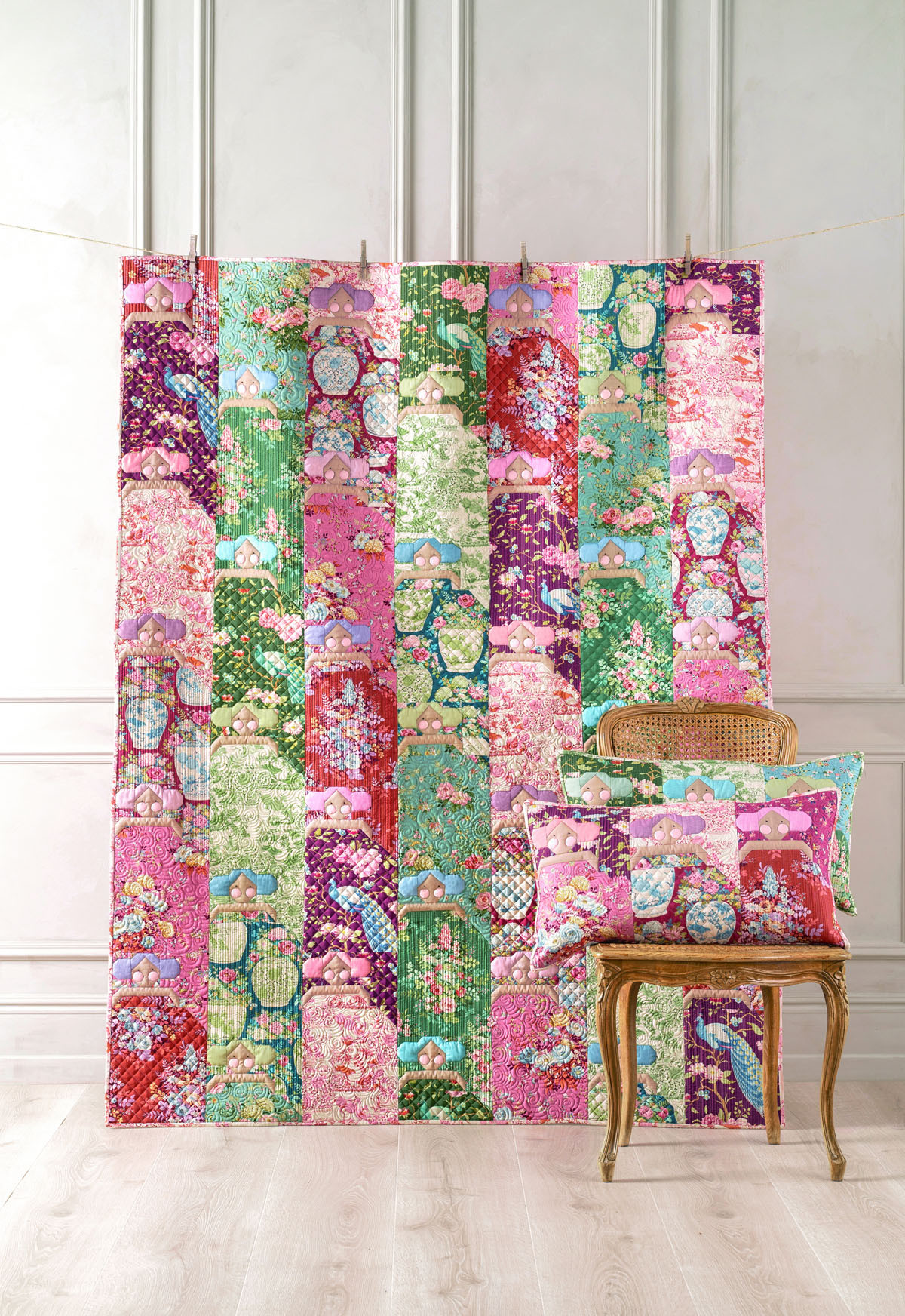 TILDA CHIC ESCAPE, Cocktail Hour Quilt Kit in Blue Elegante Virgule