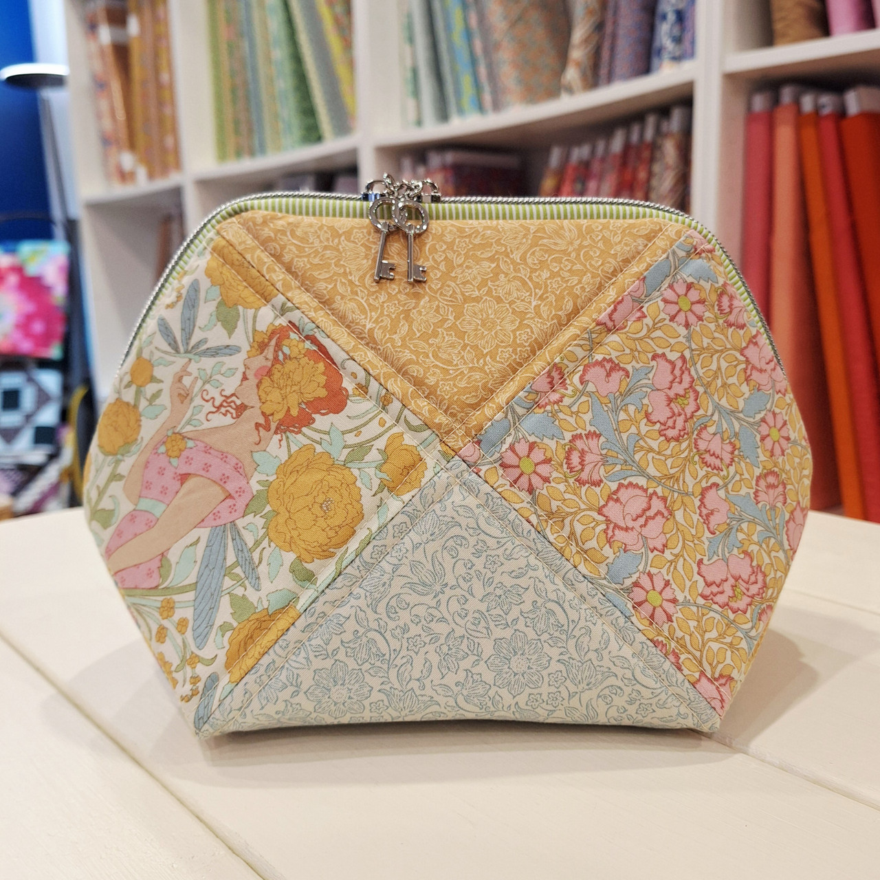 CRISS CROSS POUCH Kit , Golden Blues