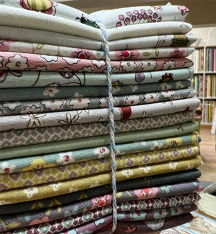 HENRY GLASS FABRICS, HATCHED AND PATCHED, Anni Downs - Market Garden, Bundle of 19 Fabrics (ENTIRE COLLECTION) - ELEGANTE VIRGULE CANADA