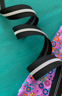 SASSAFRAS LANE DESIGNS, Black Zipper Tape with Nickel teeth - Sold by the yard (91 cm) - ELEGANTE VIRGULE CANADA