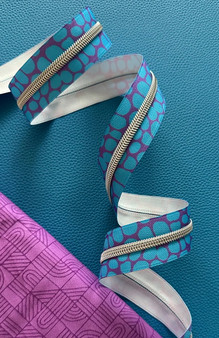 SASSAFRAS LANE DESIGNS, Blue Pebbles on a Purple backdrop with Nickel Teeth - Sold by the yard (91 cm) - ELEGANTE VIRGULE CANADA