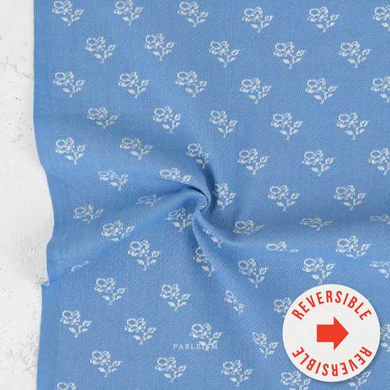FABLEISM, Meadowsuédoise, Mini roses à pied-d'alouette (Jacquard réversible) - au demi-mètre