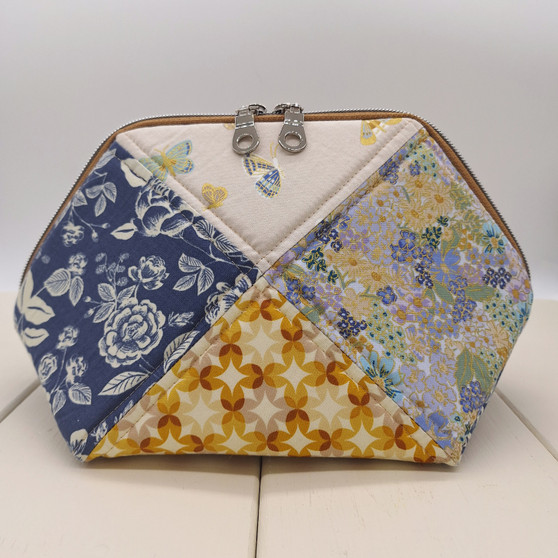 CRISS CROSS POUCH Kit, Golden Blues- Elegante Virgule Canada, Canadian Fabric Quilt Shop, Montreal, Quebec, Quilting Cotton