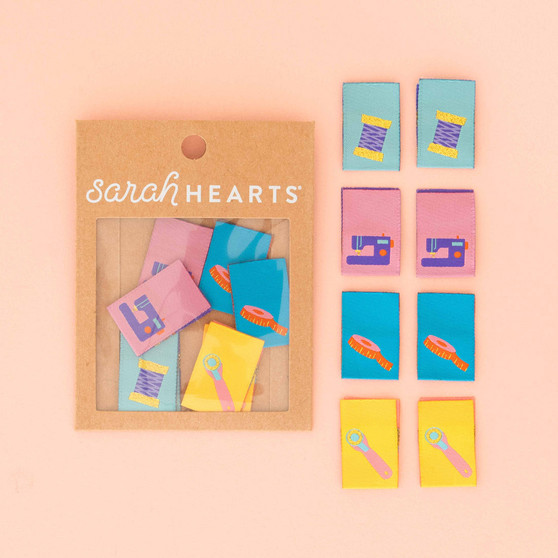 SARAH HEARTS x TIED WITH A RIBBON, Mercerie de couture + Étiquettes tissées pour outils (paquet de 8 étiquettes) - ELEGANTE VIRGULE CANADA