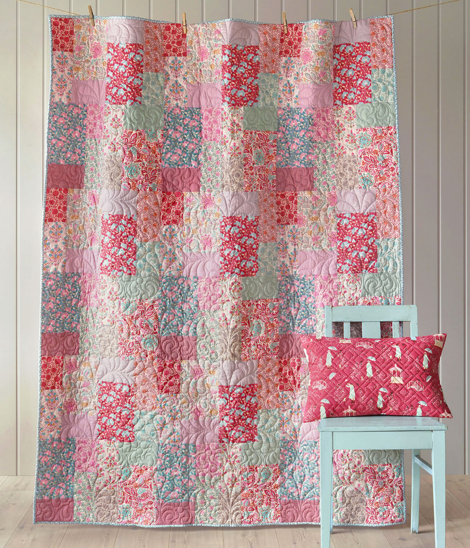 TILDA WINDY DAYS - Whimsy Red Quilt Kit