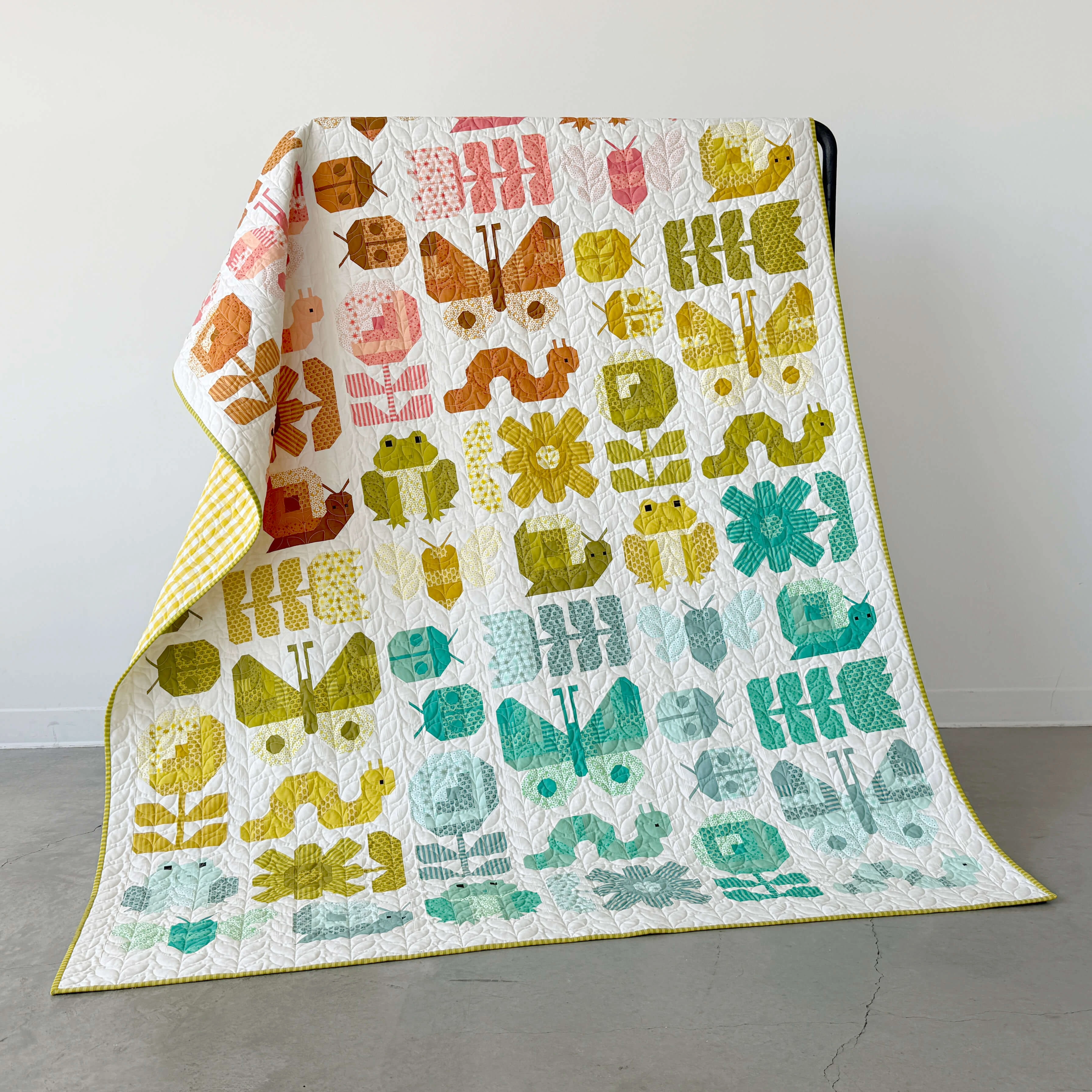 Elizabeth Hartman BUSY BACKYARDS Quilt Kit