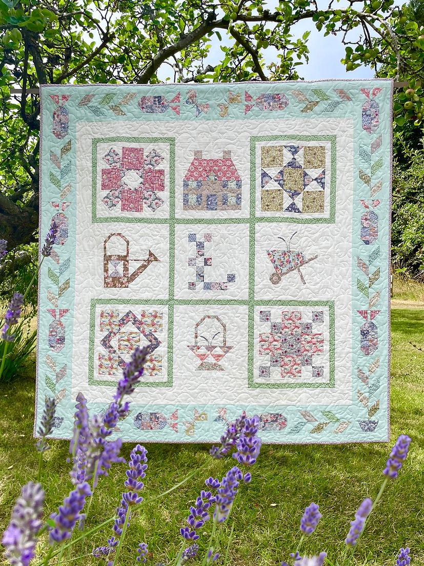 JARDIN DE LAVANDE Sampler Quilt Pattern Book