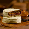 Cachafaz Alfajor de Chocolate Blanco con Dulce de Leche Mayorista a Granel, 360 g / 12.69 oz c/u (6 alfajores por caja - 12 cajas por estuche)