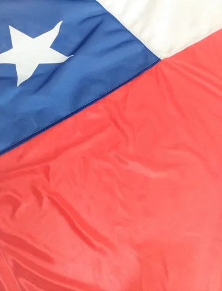 Bandera Chile Tradicional de Poliéster Chile Flag - With Twine To Tie & Reinforced Seams, 90 cm x 150 cm / 39.4" x 59.05 "