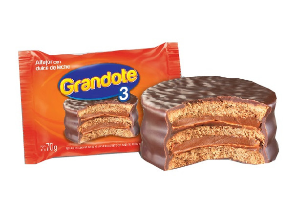 Alfajor Grandote Triple Chocolate Cookie with Dulce de Leche, 70 g / 2.47 oz (pack of 6)