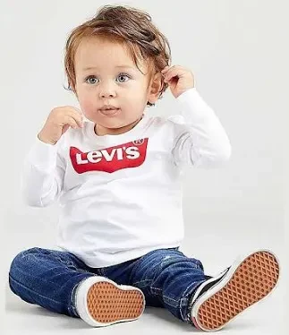 Levi's® Classic White Long  Sleeve Tee 6E8646
