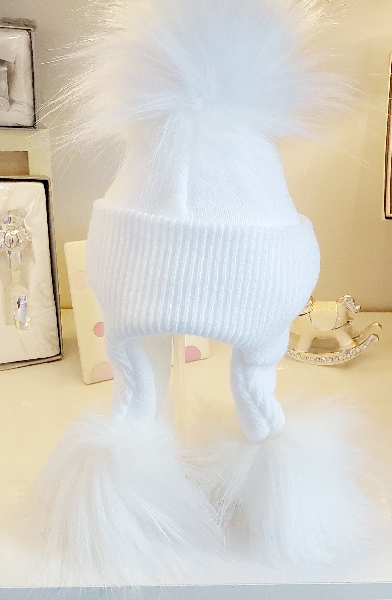 Kinder White Pom Pom Ear Warmers Hat