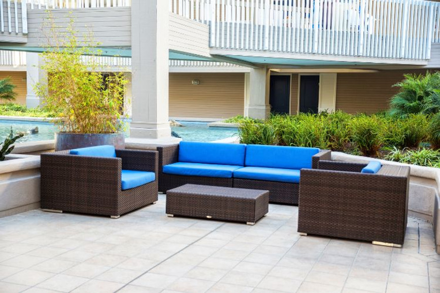 Enduring Elegance: Selecting Patio Furniture for High-Traffic Areas