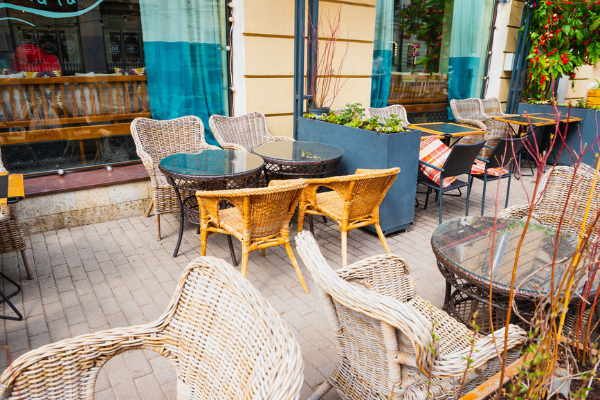 Transforming Outdoor Living: Why Patio Furniture Shops Play a Key Role in Outdoor Renovation