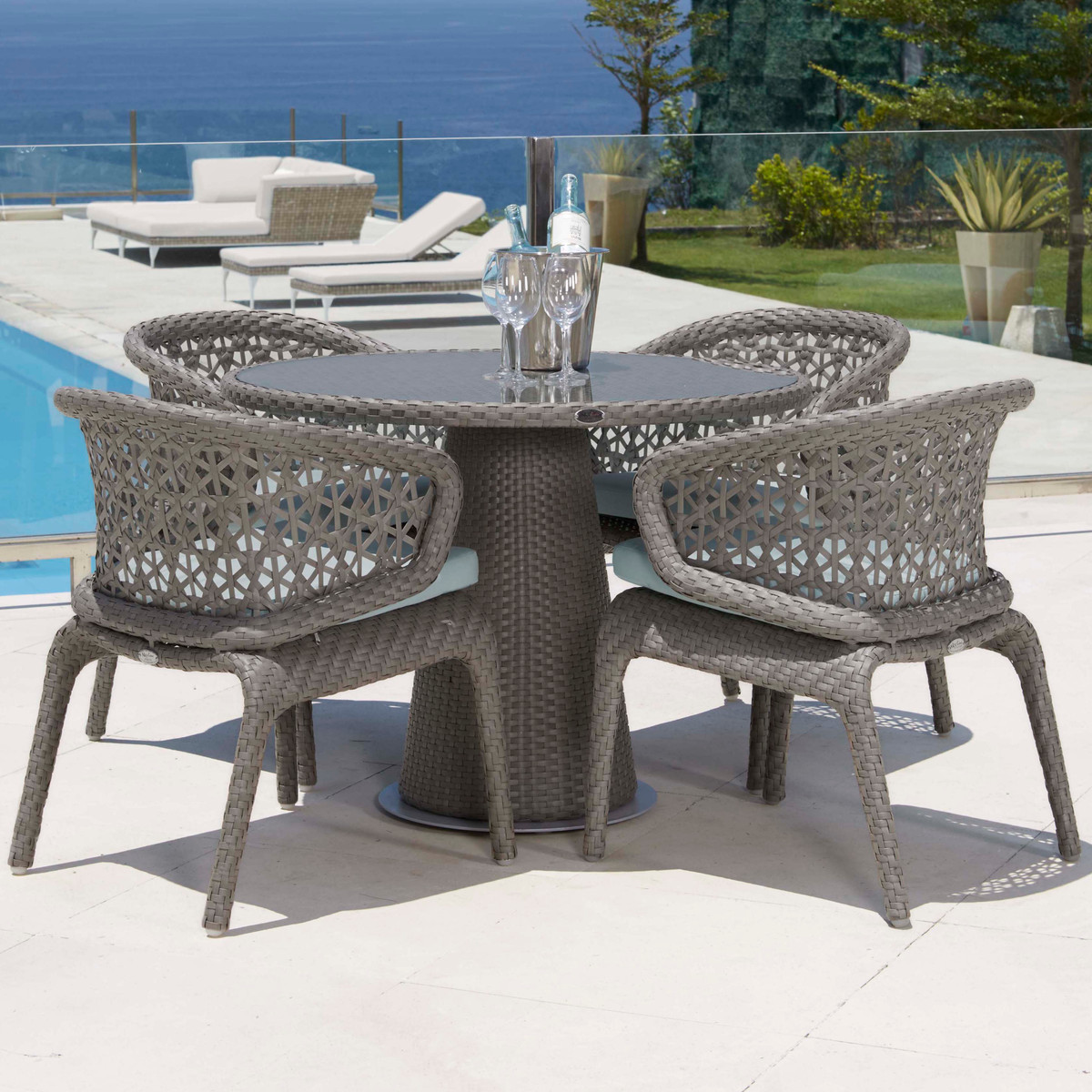 JOURNEY ROUND DINING SET