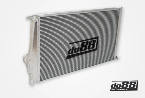 BMW 135i 335i 35i N54 N55 Automatic 2007-2013 (E9X E82 E89) Radiator (DO88-WC370)