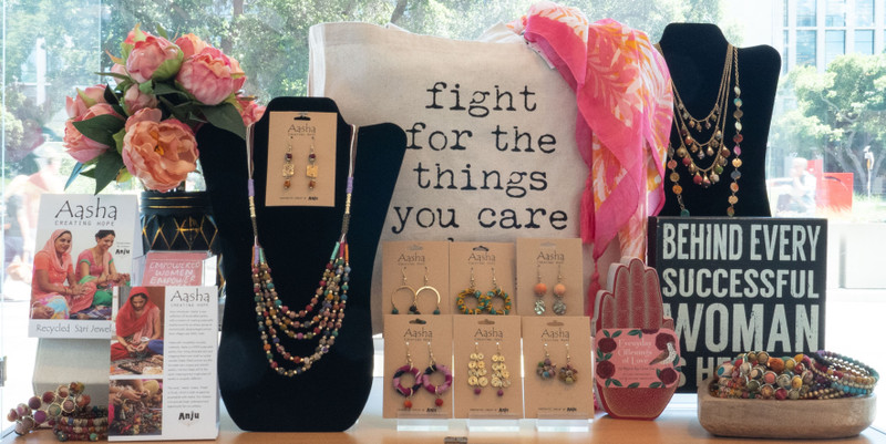 Featured Gift Shop Displays 