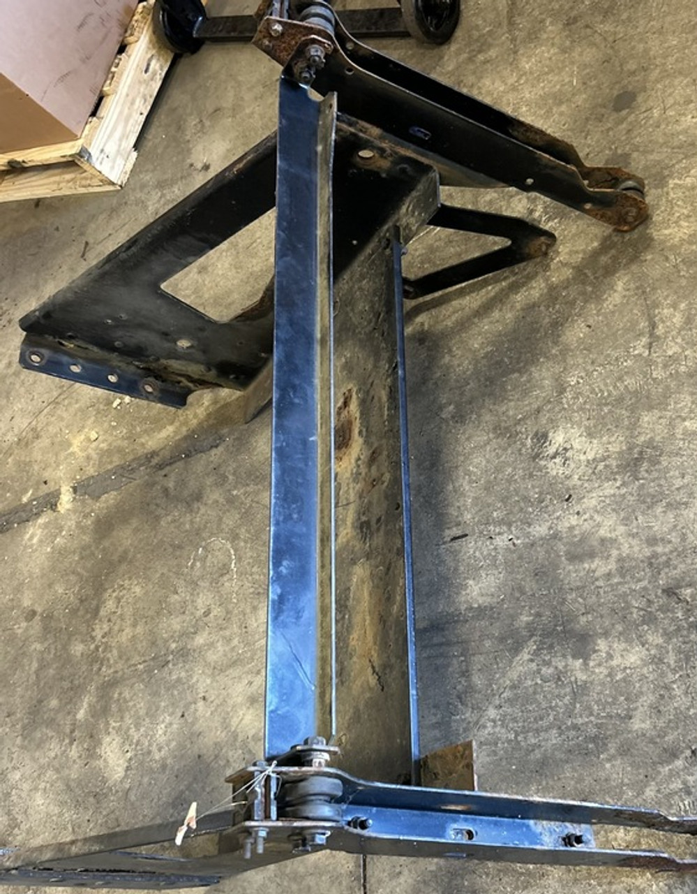 Volvo VNL SIDE Skirt BRACKET