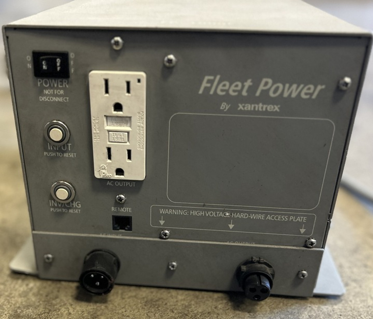 Xantrex Fleet Power 1000 W Inverter WITH POWER CABLES