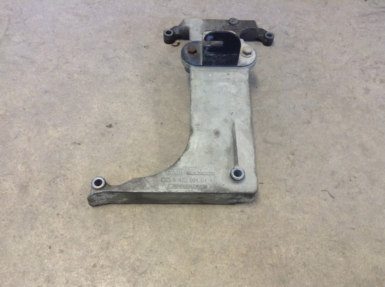 Detroit DD15 Engine AIR CLEANER Bracket