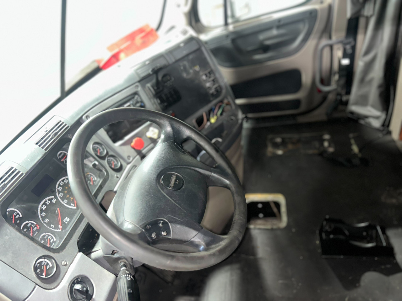 Freightliner CASCADIA CAB