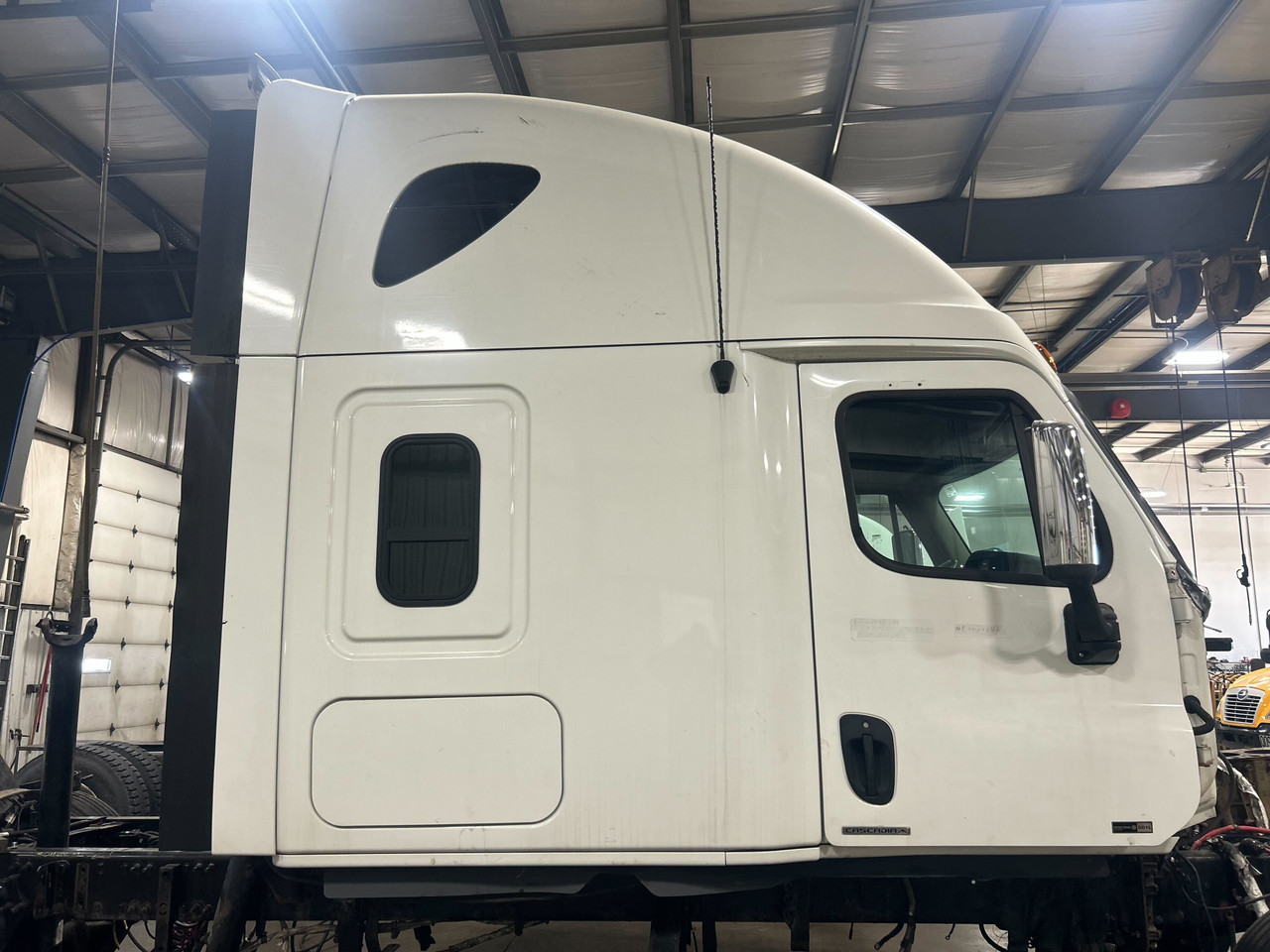 Freightliner CASCADIA CAB