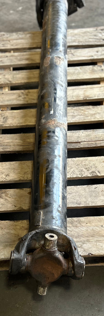 Freightliner CASCADIA DRIVE SHAFT FULL ROUND WITH CARRIER