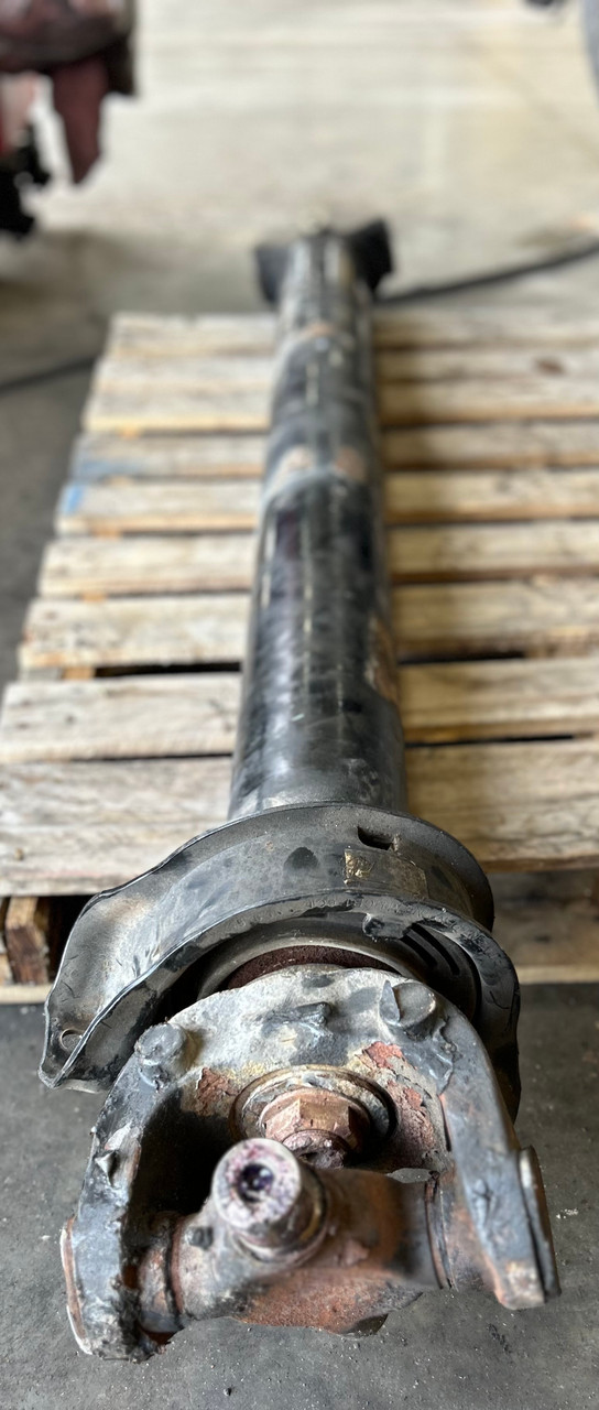 Freightliner CASCADIA DRIVE SHAFT FULL ROUND WITH CARRIER