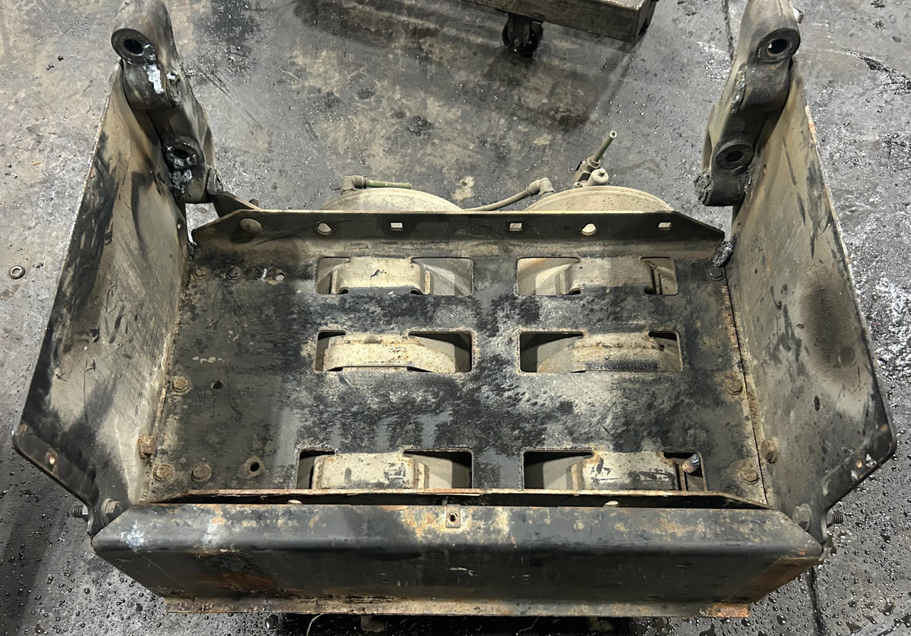 Freightliner CASCADIA Battery Box WITH AIR TANKS