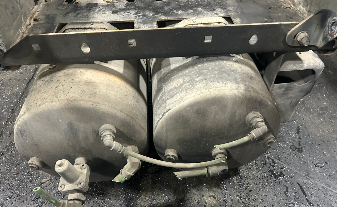 Freightliner CASCADIA Battery Box WITH AIR TANKS