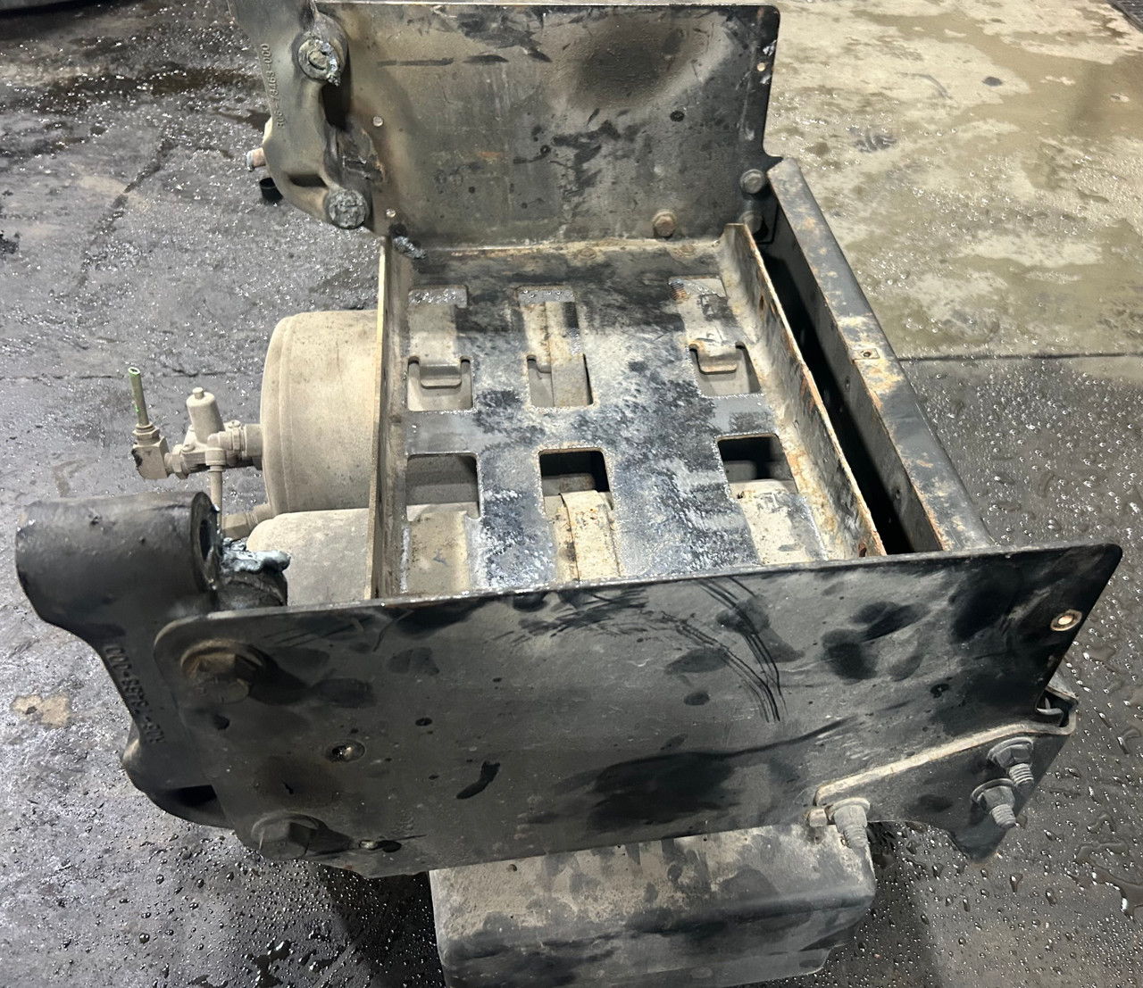 Freightliner CASCADIA Battery Box WITH AIR TANKS