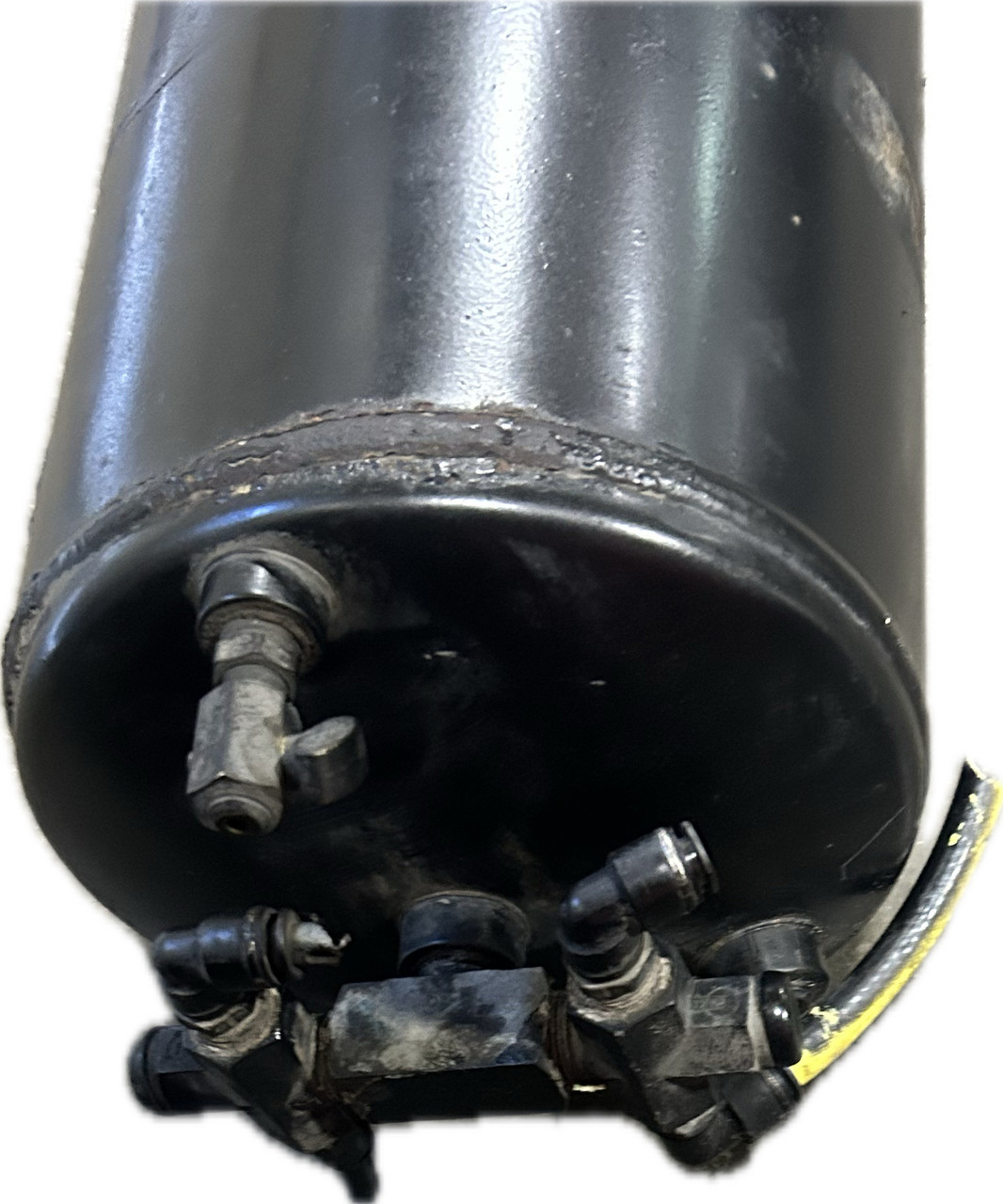 Freightliner CASCADIA SPLIT REAR AIR TANK WITH 11 PORTS