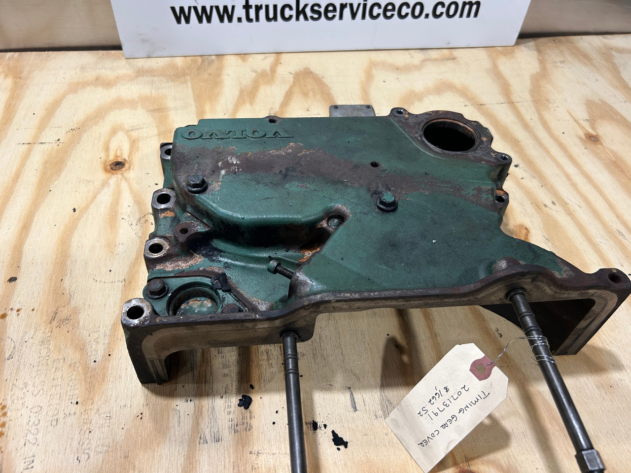 VOLVO D12 LOWER TIMING GEAR COVER