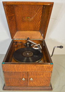 SOLD Oak Victor Phonograph Model VIII