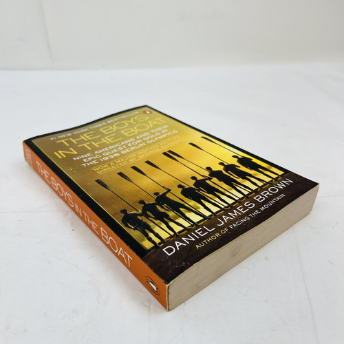 The Boys in the Boat by Daniel James Brown - NYT Bestseller Rowing WWII