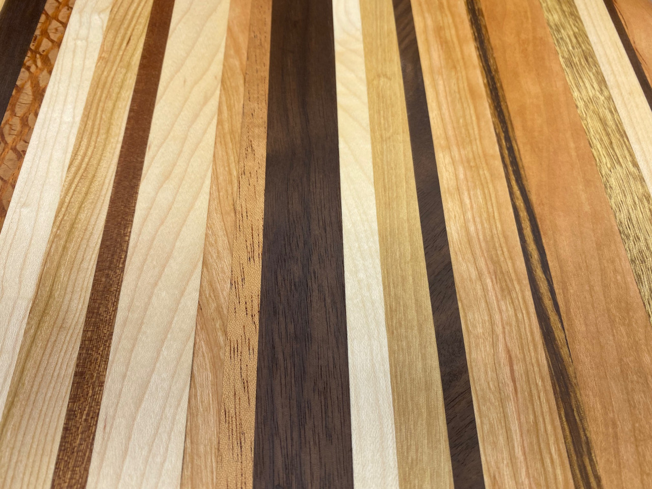 Thin Stripe Cutting Board Design 2